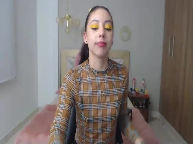 Live sex webcam photo for Emily_evans18 #252968402