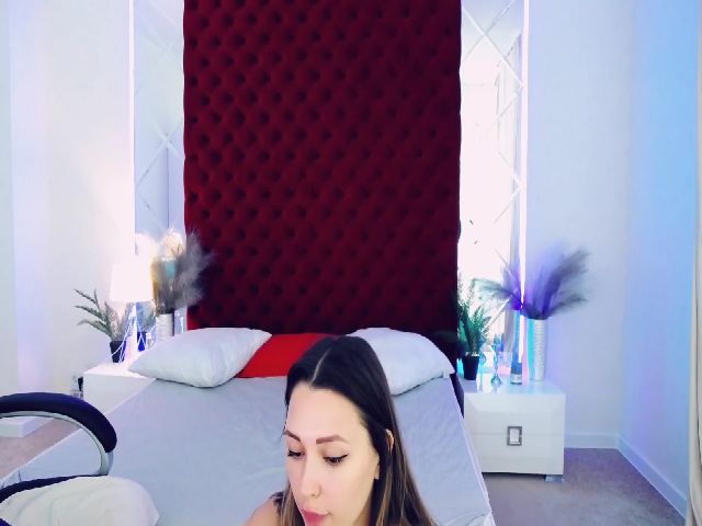 Live sex webcam photo for MillaLoves #258521972