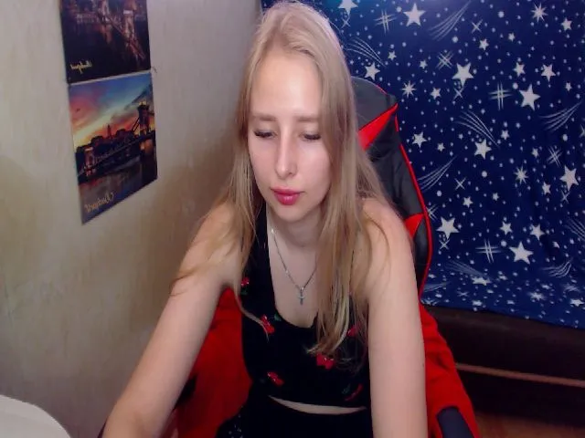 Live sex webcam photo for JessyGinger #258563543