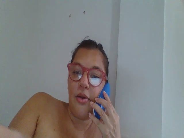 Live sex webcam photo for SweetLola01 #265111224