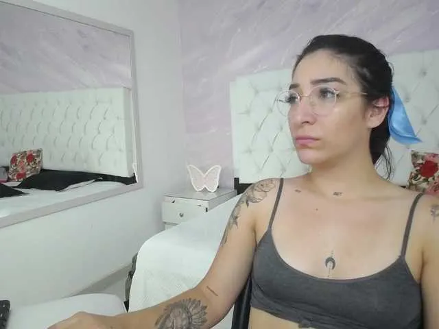 Live sex webcam photo for Karinapuerta #245428673