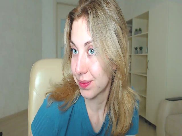 Live sex webcam photo for MollyDiamond1 #257772244