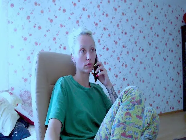 Live sex webcam photo for Blondedirty94 #263638085