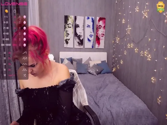 Live sex webcam photo for KerryBlair #256817061