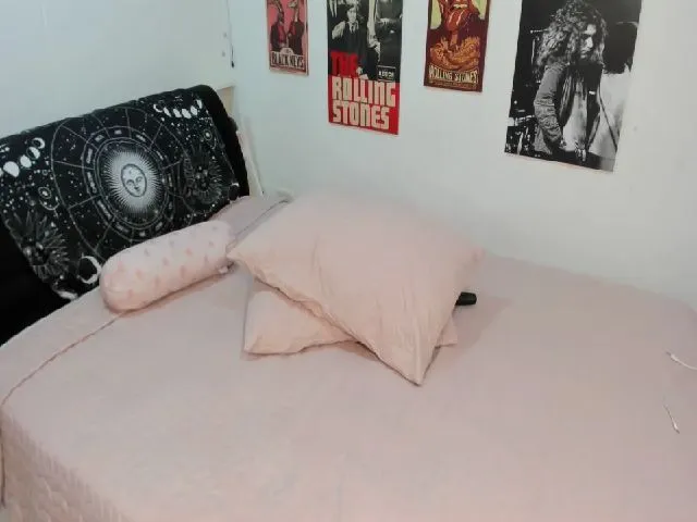 Live sex webcam photo for Samantha_dee #256112479