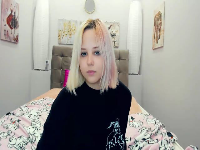 Live sex webcam photo for Helokit #261935931