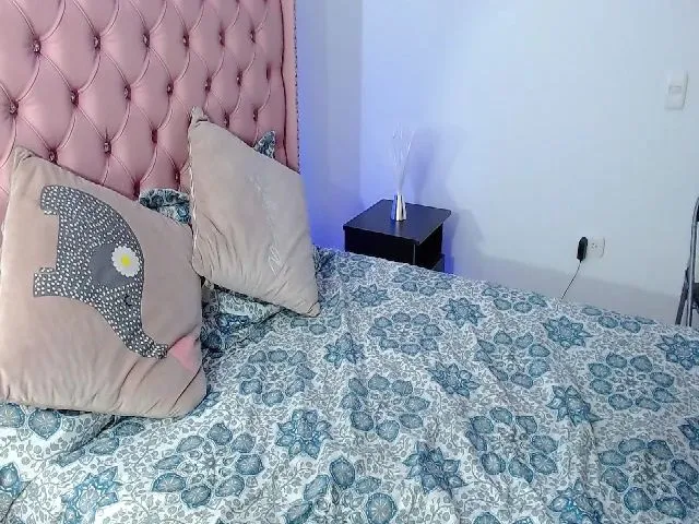 Live sex webcam photo for Esstefania #253455227