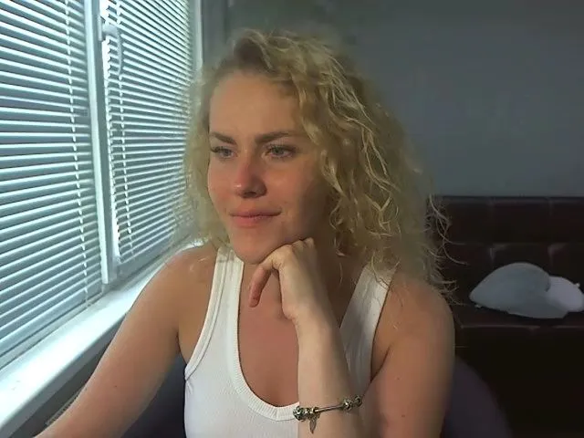 Live sex webcam photo for AnnnaLia #257496104