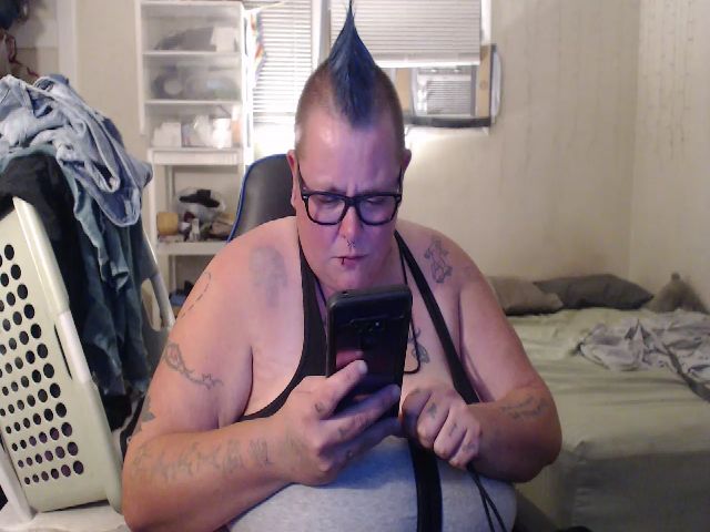 Live sex webcam photo for PunkChick420 #258076711