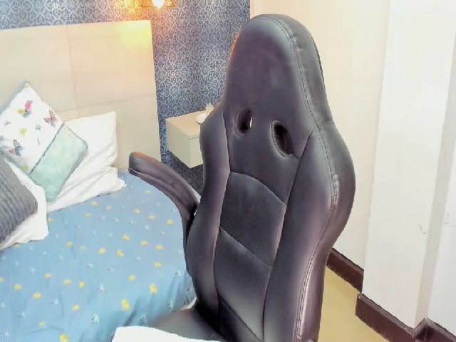 Live sex webcam photo for Sexxygirl18x #253657418