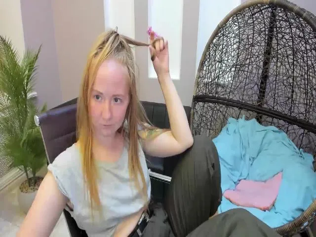 Live sex webcam photo for StunningKelly #256339352