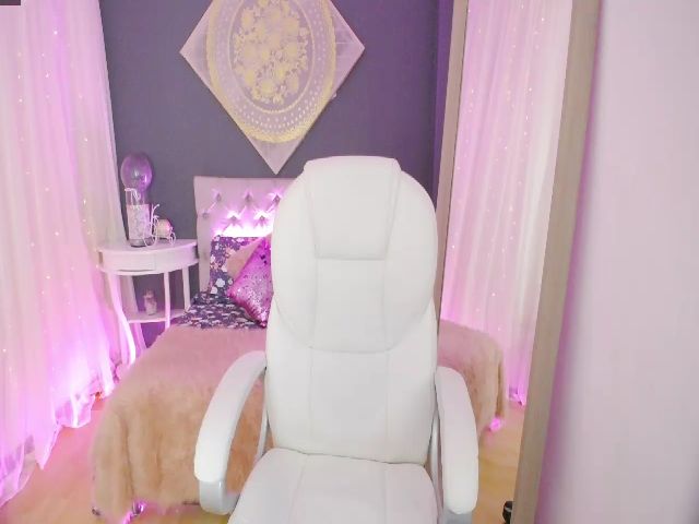 Live sex webcam photo for Karina_V #253650444