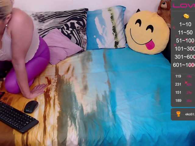 Live sex webcam photo for Sensualass77 #241102079