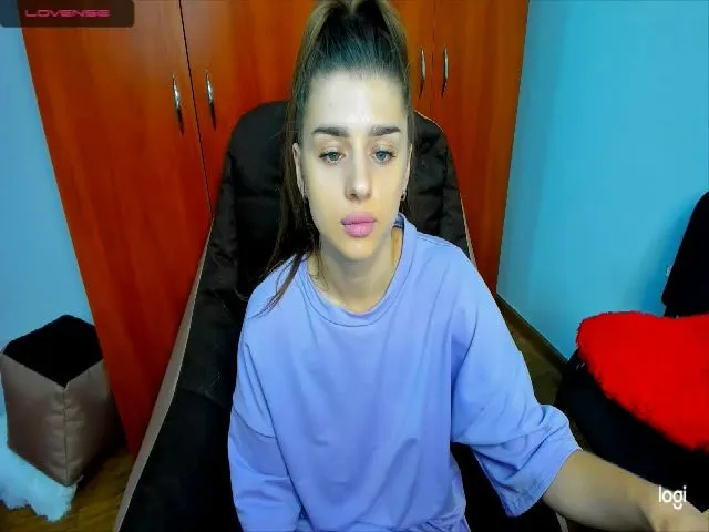 Live sex webcam photo for lilydavra #253576443