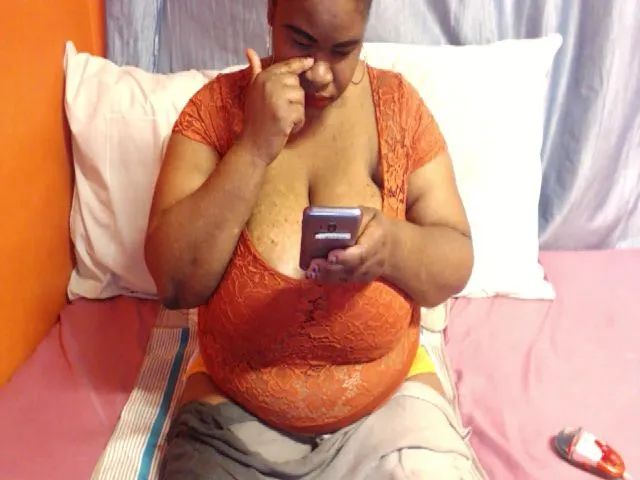 Live sex webcam photo for Sweetnozie #255601375