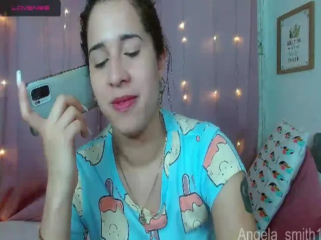 Live sex webcam photo for Anngela_smith #254662825