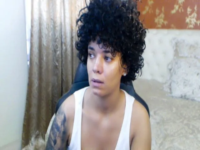 Live sex webcam photo for LaraAnne_ #253484916