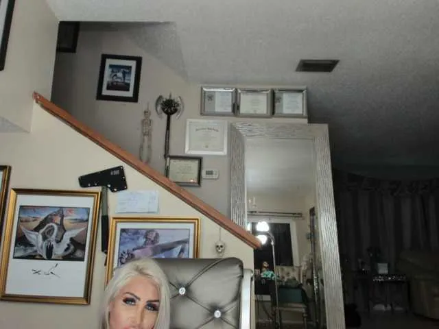 Live sex webcam photo for adrianna_fox #287953077