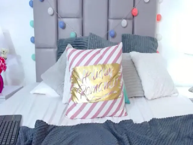 Live sex webcam photo for Mia_thompsons #253439682