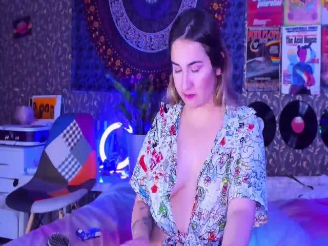 Live sex webcam photo for RETROGIRL_X #261573679