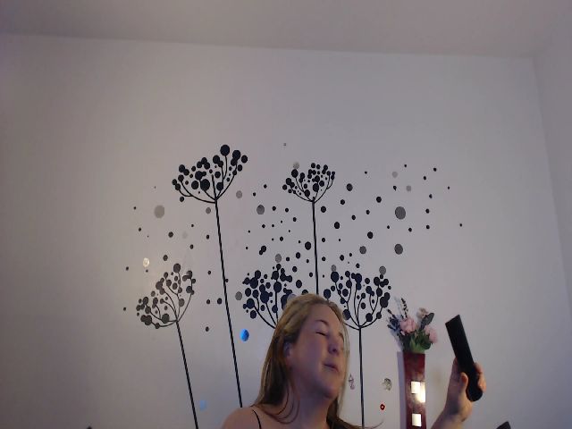 Live sex webcam photo for voluptuousDDD #253539615