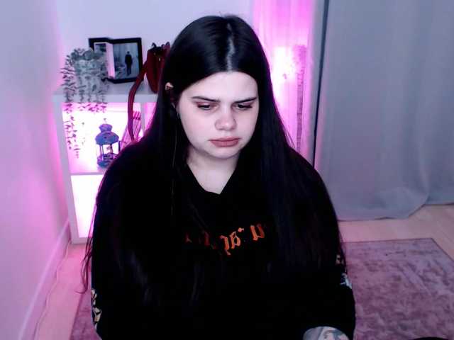 Live sex webcam photo for JoyOnee #244235957