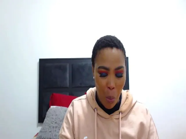 Live sex webcam photo for Sexybootyxoxo #256423084
