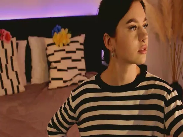 Live sex webcam photo for SophiaKaylen #258211127