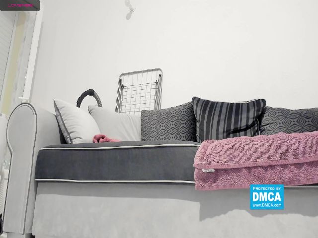 Live sex webcam photo for SquirtMadame #253859183