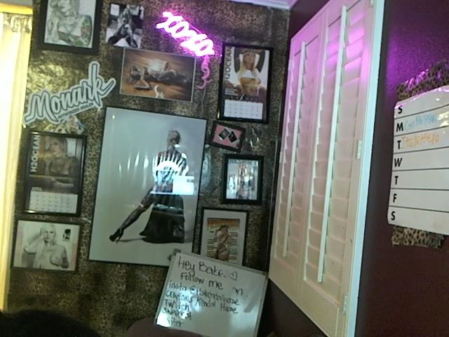 Live sex webcam photo for KendalHaze #254371200