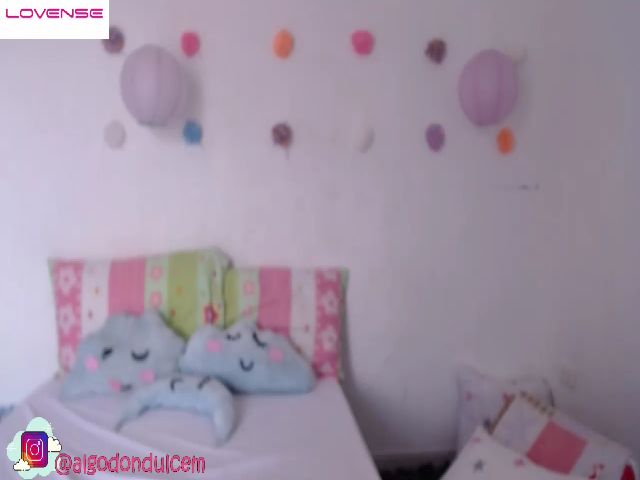 Live sex webcam photo for Em_aa #259437020