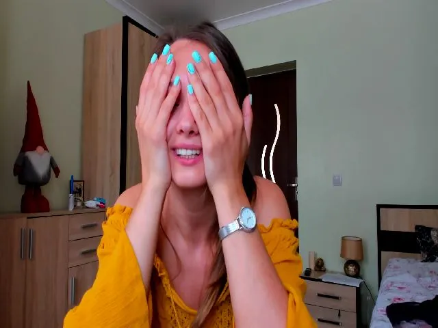 Live sex webcam photo for KatBirdie #254732933