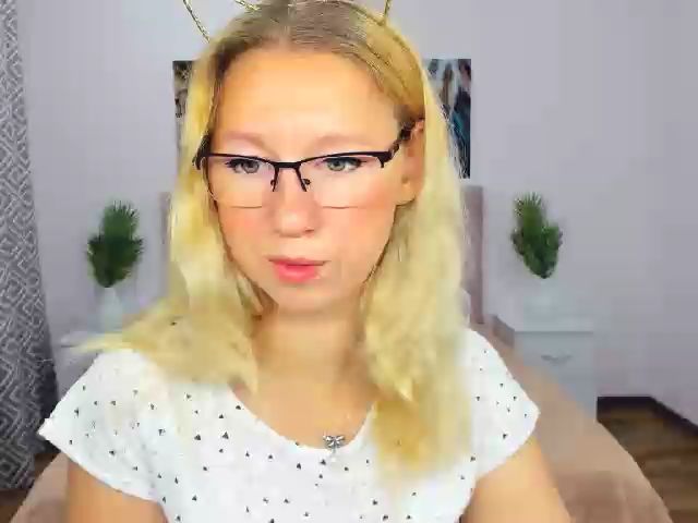 Live sex webcam photo for LizaSwan #254754677