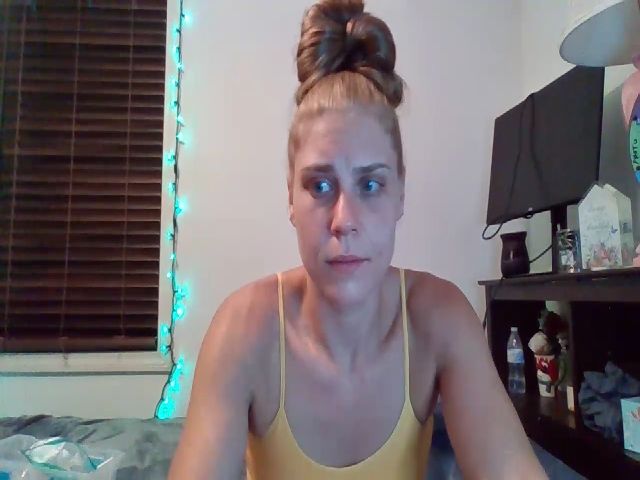 Live sex webcam photo for PlumpToPeachy #254681785