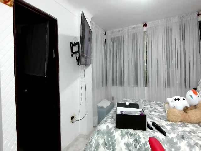 Live sex webcam photo for Einnyn_sweet #262981037