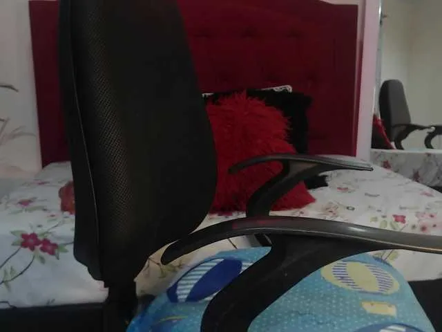 Live sex webcam photo for RoussMeyers #243628531