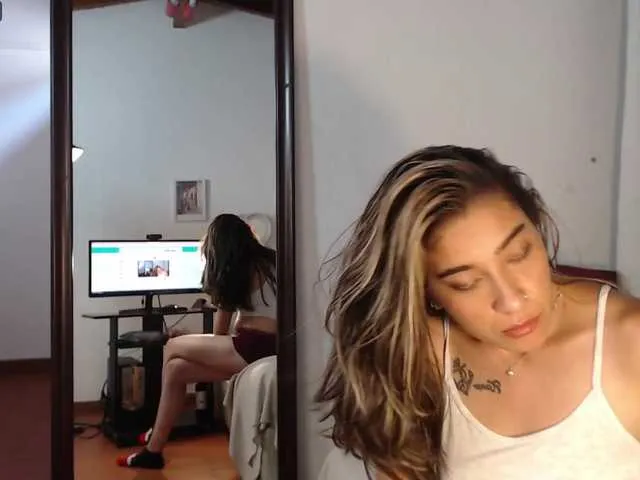 Live sex webcam photo for alicia-donato #241185667