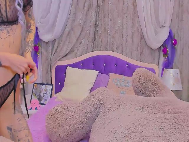 Live sex webcam photo for ExoticKerry #256604922