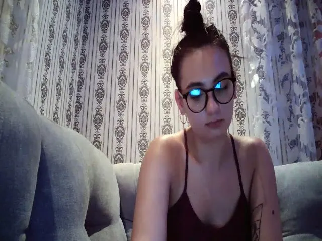 Live sex webcam photo for lolly_hollyy #252281317