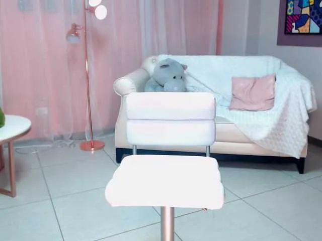 Live sex webcam photo for TracyMillerX #241086978