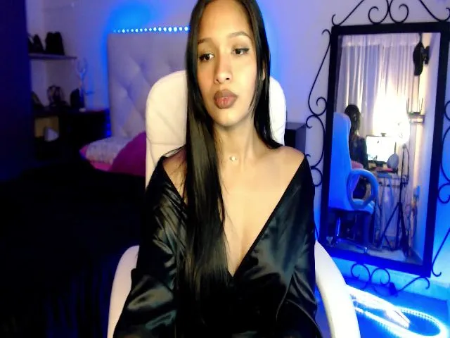 Live sex webcam photo for Sexy_latina69 #257404760