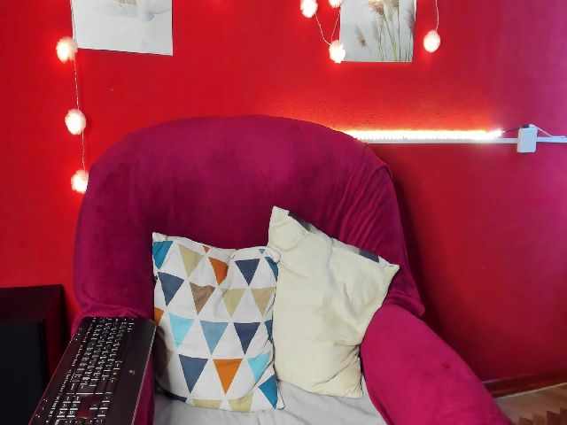 Live sex webcam photo for Troya_LUV #260452041