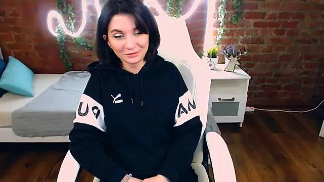 Live sex webcam photo for YummieGil #244889767