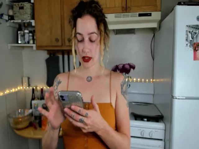 Live sex webcam photo for LilithBijou #256137463
