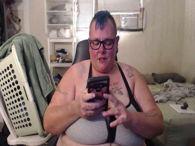 Live sex webcam photo for PunkChick420 #259152526