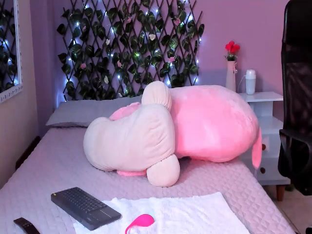 Live sex webcam photo for MarianaPaz #253912949