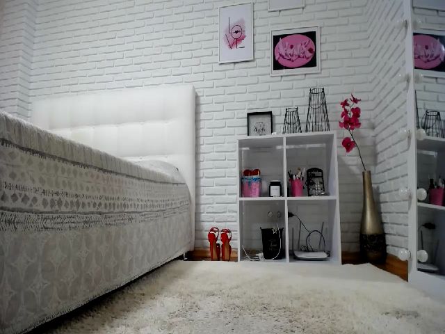 Live sex webcam photo for Malina_XXX #264236712