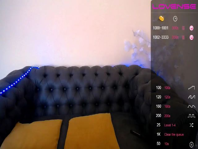 Live sex webcam photo for HarleyQuinnX_ #253466989