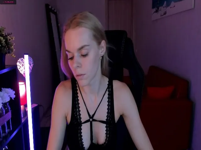Live sex webcam photo for CharliXSweet #253873160