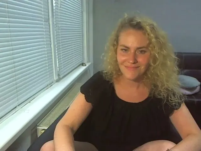 Live sex webcam photo for AnnnaLia #255686678